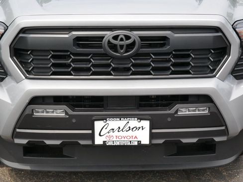 Used 2025 Toyota Tacoma TRD Sport w/ TRD Sport Upgrade Package AWD/4WD image 9
