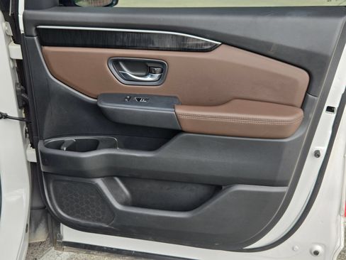 Used 2025 Honda Pilot Elite image 28