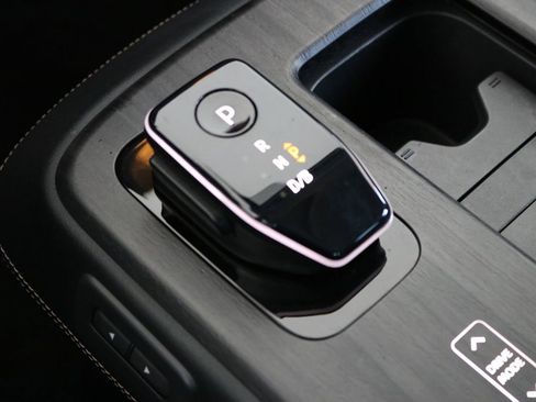 Used 2023 Nissan Ariya AWD image 56