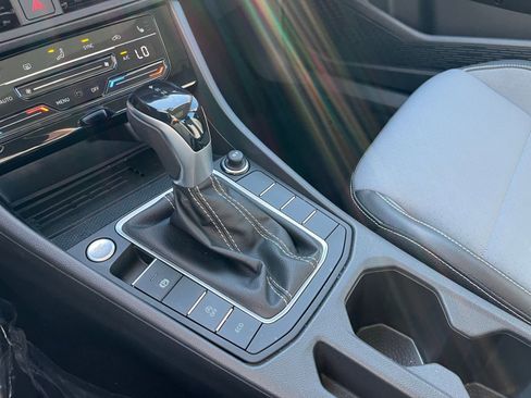 Used 2025 Volkswagen Jetta SE image 40