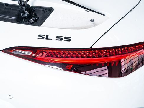 Used 2022 Mercedes-Benz SL 55 AMG 4MATIC w/ Driver Assistance Package image 31