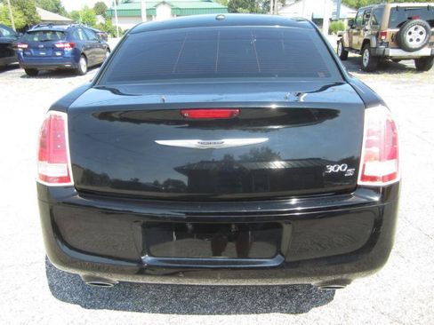 Used 2013 Chrysler 300 S RWD image 7