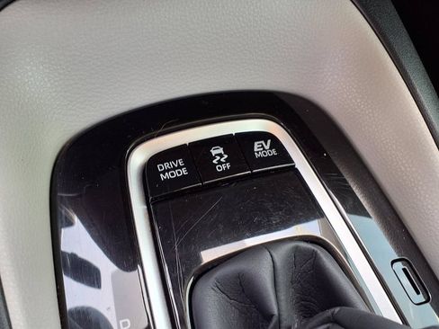 Used 2021 Toyota Corolla LE FWD image 24