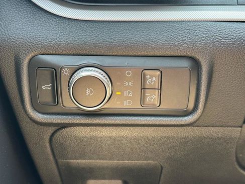 Used 2020 Ford Explorer XLT w/ Equipment Group 202A AWD/4WD image 10