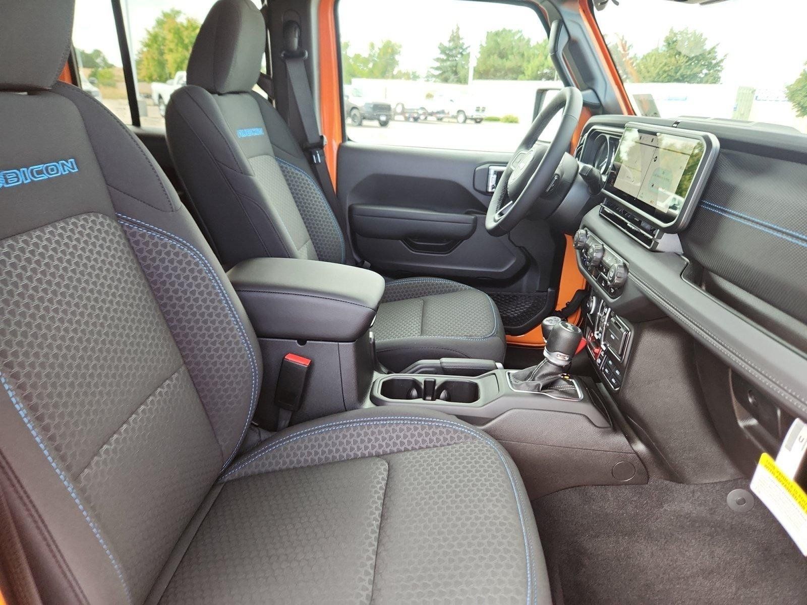 New 2025 Jeep Wrangler Unlimited Rubicon 4xe w/ Convenience Group AWD/4WD image 20