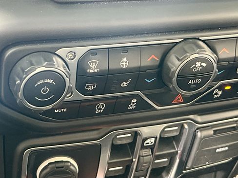 Used 2021 Jeep Wrangler Unlimited Sahara AWD/4WD image 20
