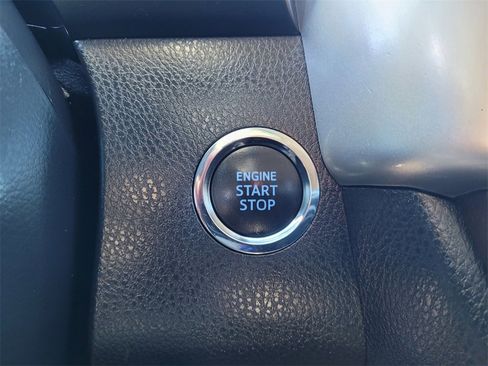 Used 2019 Toyota Highlander XLE image 19