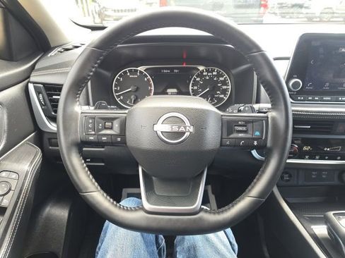 Used 2025 Nissan Rogue SV image 16