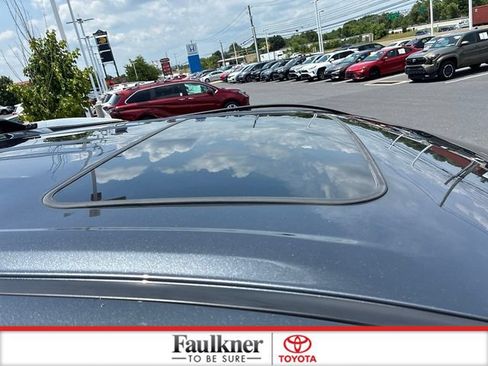 Used 2025 Toyota Sienna Platinum AWD/4WD image 23