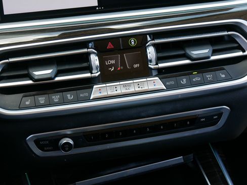 Used 2020 BMW X7 xDrive40i w/ Premium Package AWD/4WD image 19
