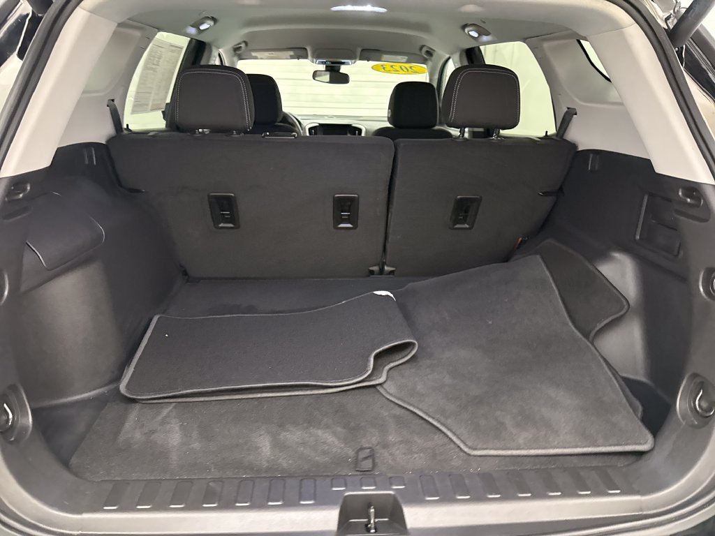 Used 2023 GMC Terrain SLE w/ Driver Convenience Package AWD/4WD image 23