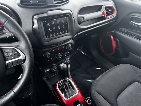 Used 2019 Jeep Renegade Trailhawk w/ Cold Weather Group II image 17