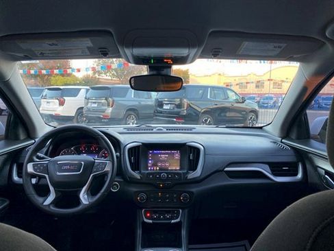 Used 2022 GMC Terrain SLE w/ Elevation Edition image 3