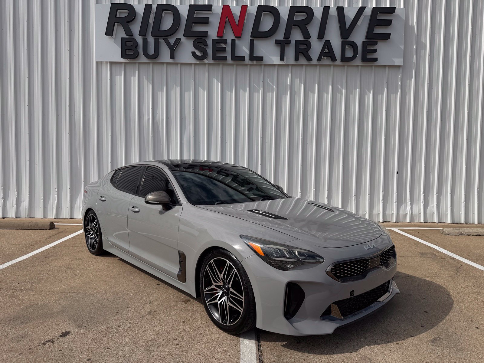 Used 2022 Kia Stinger GT1 RWD image 9