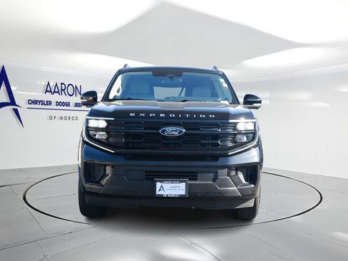 Used 2025 Ford Expedition Max Active AWD/4WD image 4