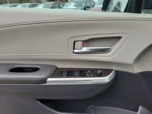 Used 2024 Toyota Sienna XLE image 17