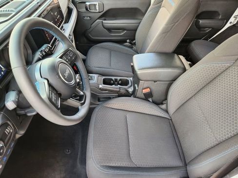 Used 2025 Jeep Wrangler Unlimited Rubicon 4xe w/ Safety Group AWD/4WD image 13