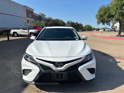 Used 2020 Toyota Camry SE w/ Convenience Package FWD image 2