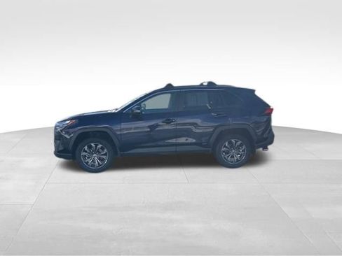 Used 2022 Toyota RAV4 XLE Premium image 2