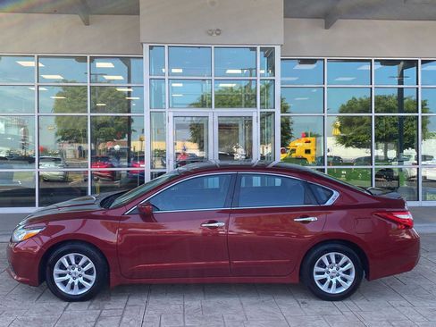 Used 2017 Nissan Altima 2.5 S w/ Power Driver Seat Package FWD image 4