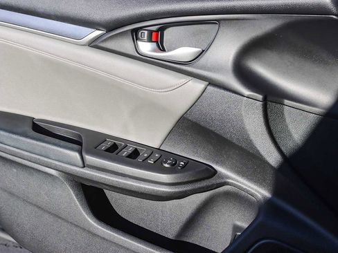 Used 2018 Honda Civic Touring image 17