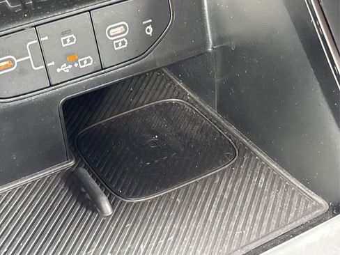 Used 2025 Kia Sorento S image 34