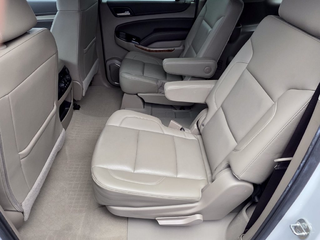 Used 2020 Chevrolet Suburban Premier w/ Premier 6.2L Value Package AWD/4WD image 14