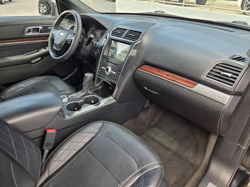 Used 2018 Ford Explorer Platinum AWD/4WD image 33