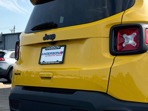 Used 2018 Jeep Renegade Altitude AWD/4WD image 6