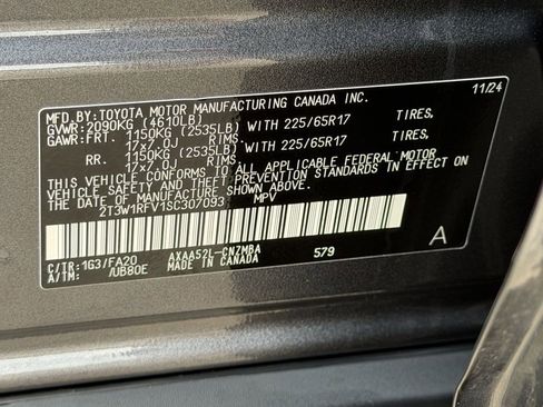 Used 2025 Toyota RAV4 XLE FWD image 32