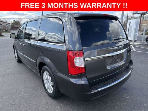 Used 2016 Chrysler Town & Country Touring image 28