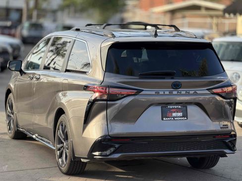 Used 2022 Toyota Sienna XSE w/ XSE Plus Package FWD image 12