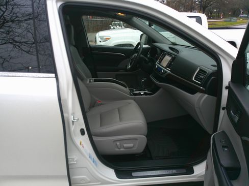 Used 2015 Toyota Highlander Limited Platinum image 45