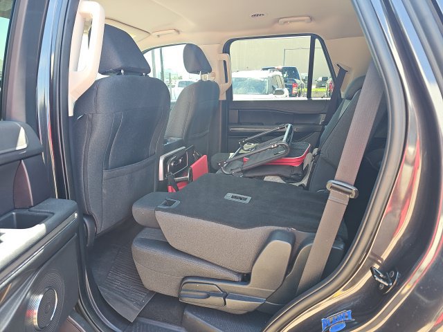 Used 2024 Ford Expedition XLT RWD image 3