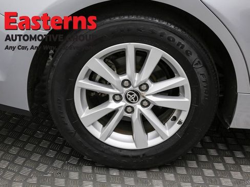 Used 2025 Toyota Camry LE image 31