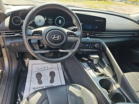Used 2024 Hyundai Elantra Limited image 19