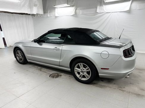 Used 2014 Ford Mustang Convertible image 4