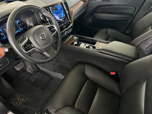 Certified 2023 Volvo XC60 B5 Plus AWD/4WD image 9