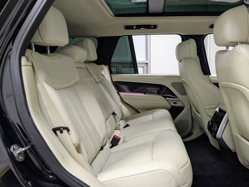 Used 2023 Land Rover Range Rover SE image 24