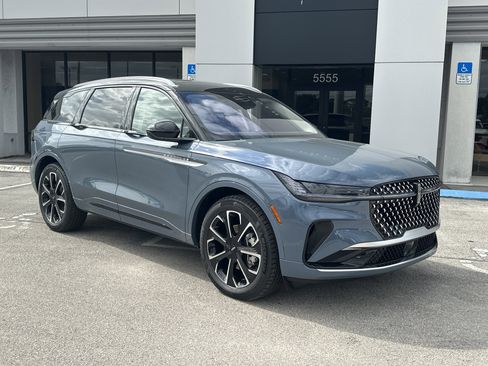 New 2026 Lincoln Nautilus Reserve image 4