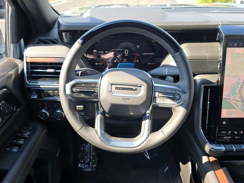New 2026 GMC Yukon Denali w/ Denali Reserve Package AWD/4WD image 13