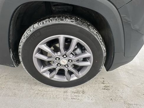 Used 2024 GMC Terrain SLT image 9