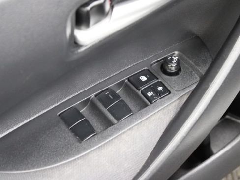 Used 2020 Toyota Corolla LE FWD image 10