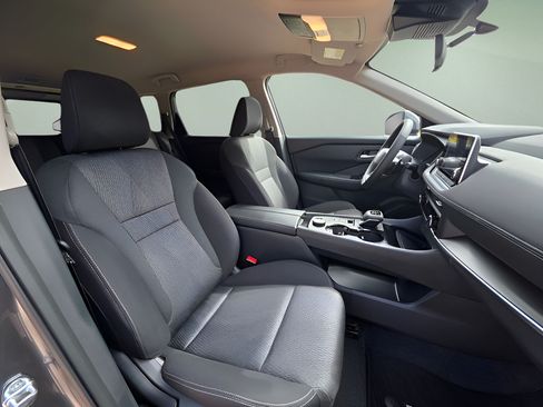 Certified 2026 Nissan Rogue SV AWD/4WD image 11