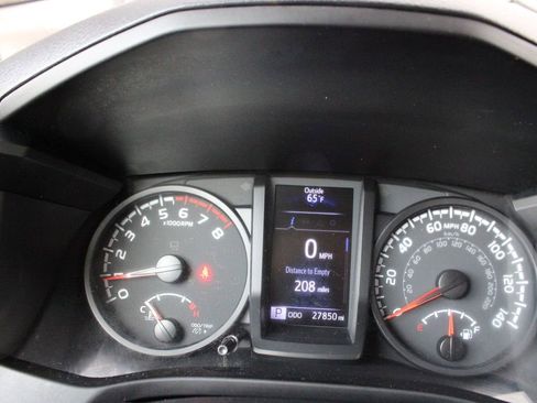 Certified 2021 Toyota Tacoma SR AWD/4WD image 30
