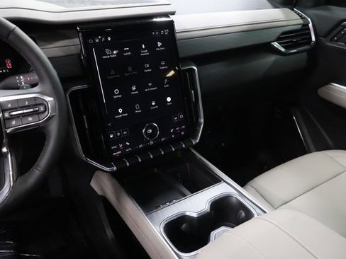 Used 2026 GMC Acadia Elevation w/ Elevation Premium Package FWD image 32