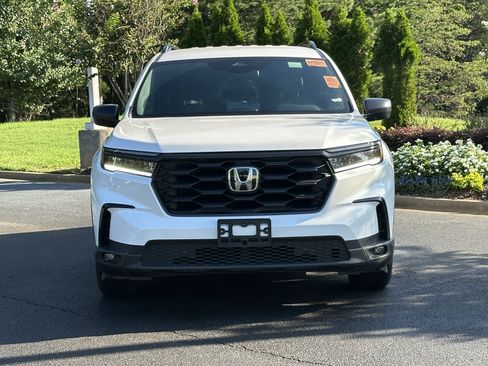 Used 2025 Honda Pilot Sport image 3