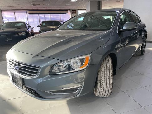 Used 2018 Volvo S60 T5 Inscription image 3