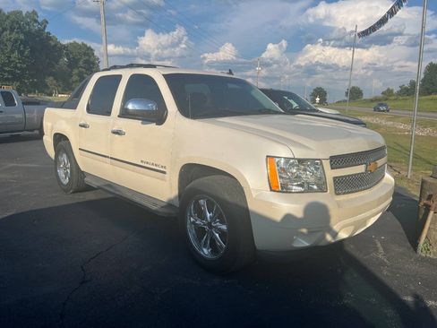 Used 2011 Chevrolet Avalanche LTZ RWD image 1