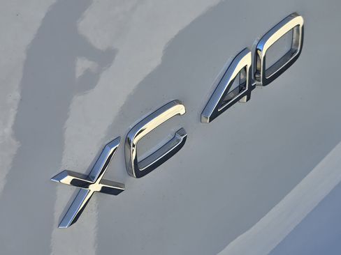 Used 2026 Volvo XC40 B5 Plus w/ Protection Package Premier image 18